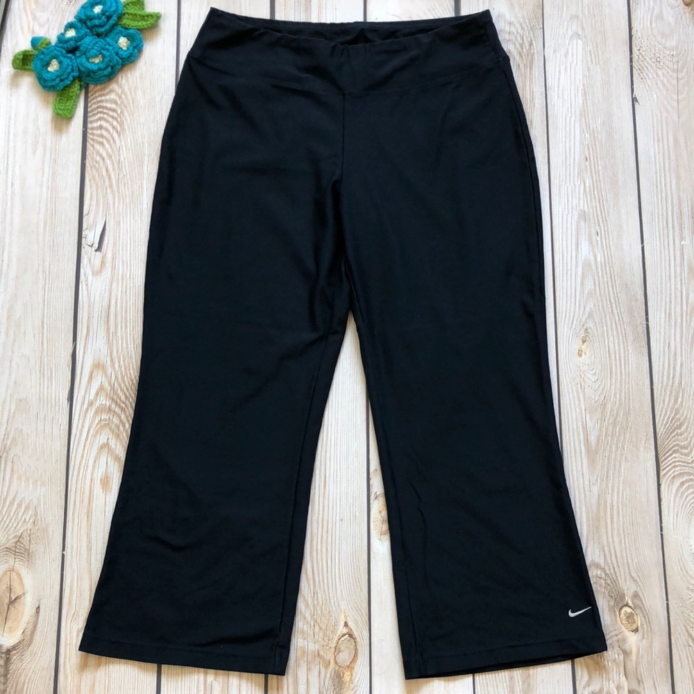 Nike women’s stretchy athletic capris